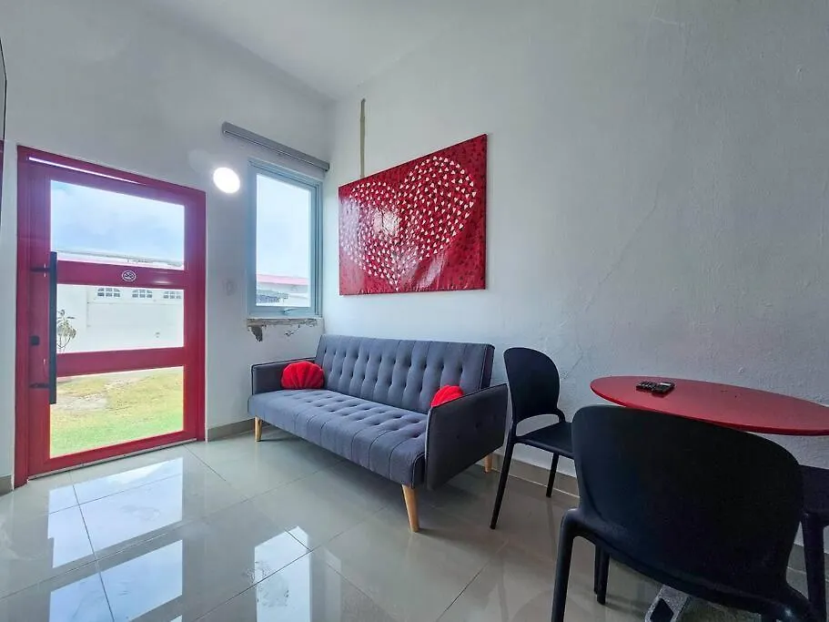 Centrally Located Villa With 3 Pools -Food & Beach Walking Distance 阿雷西博 波多黎各