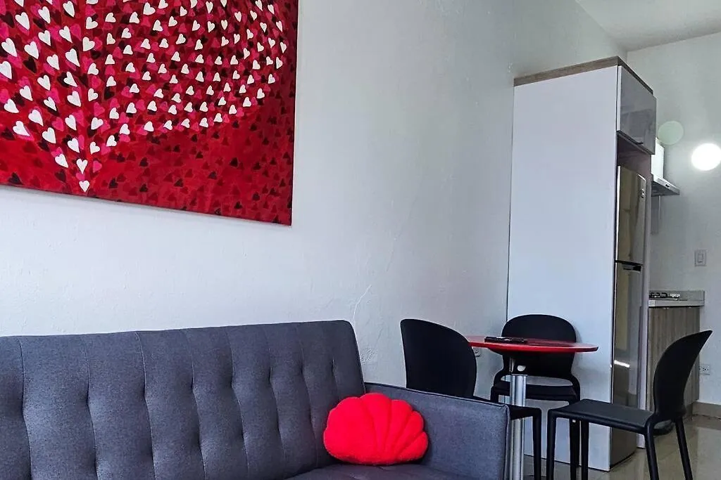 Centrally Located Villa With 3 Pools -Food & Beach Walking Distance 阿雷西博