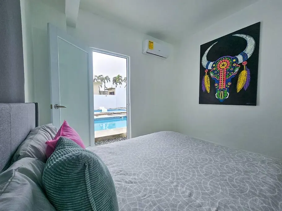 Centrally Located Villa With 3 Pools -Food & Beach Walking Distance 阿雷西博