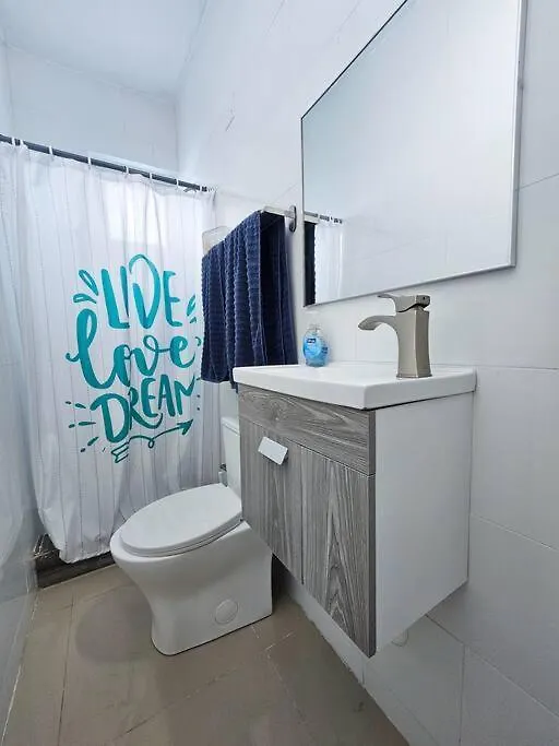 Centrally Located Villa With 3 Pools -Food & Beach Walking Distance 阿雷西博 0*,  波多黎各