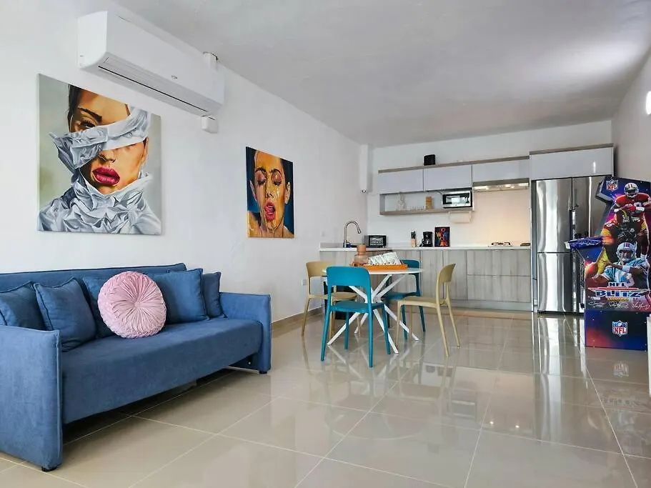 Centrally Located Villa With 3 Pools -Food & Beach Walking Distance 阿雷西博