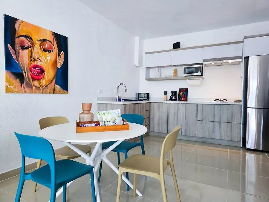 Centrally Located Villa With 3 Pools -Food & Beach Walking Distance 阿雷西博