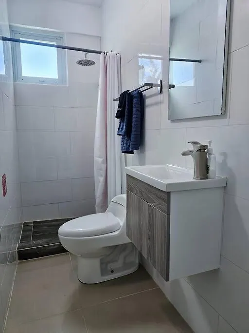 Centrally Located Villa With 3 Pools -Food & Beach Walking Distance 阿雷西博 波多黎各