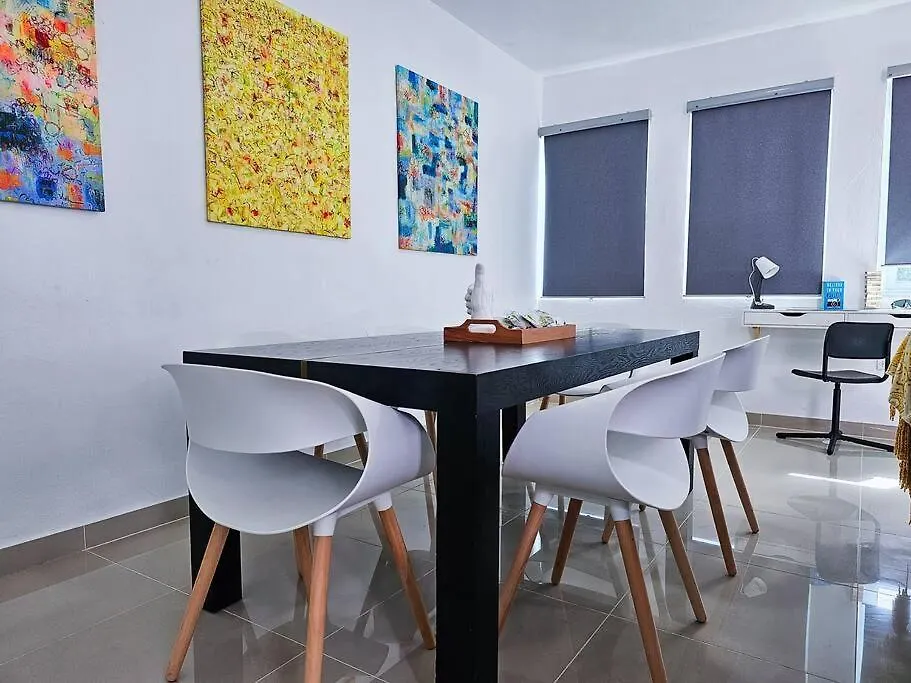 Centrally Located Villa With 3 Pools -Food & Beach Walking Distance 阿雷西博