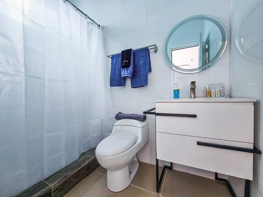 Centrally Located Villa With 3 Pools -Food & Beach Walking Distance 阿雷西博