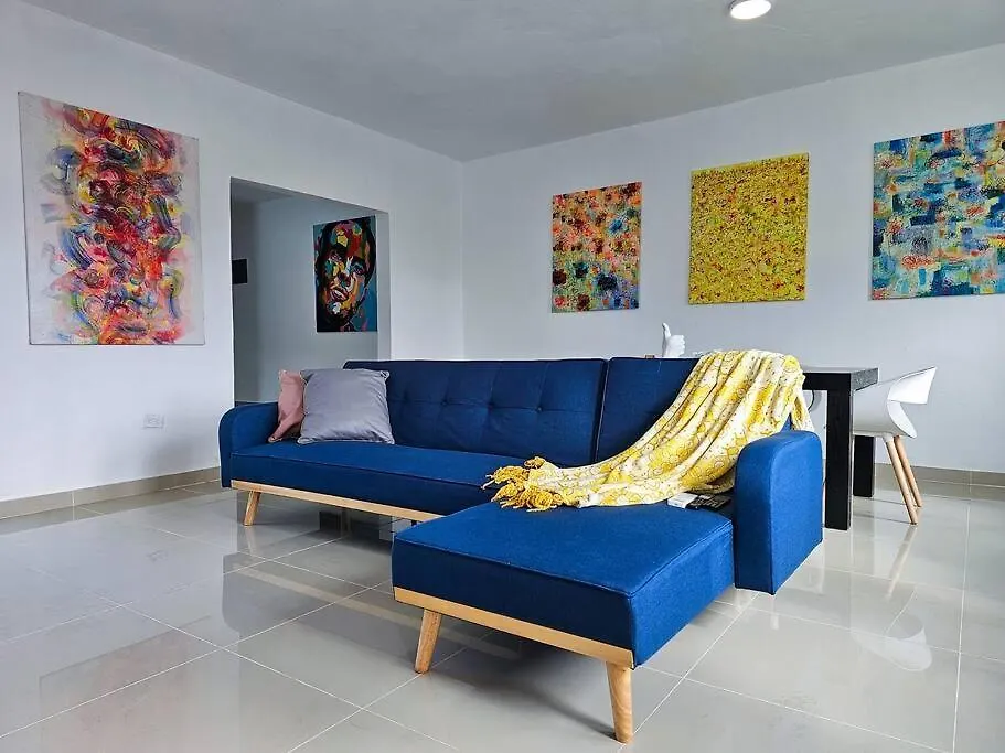 Centrally Located Villa With 3 Pools -Food & Beach Walking Distance 阿雷西博