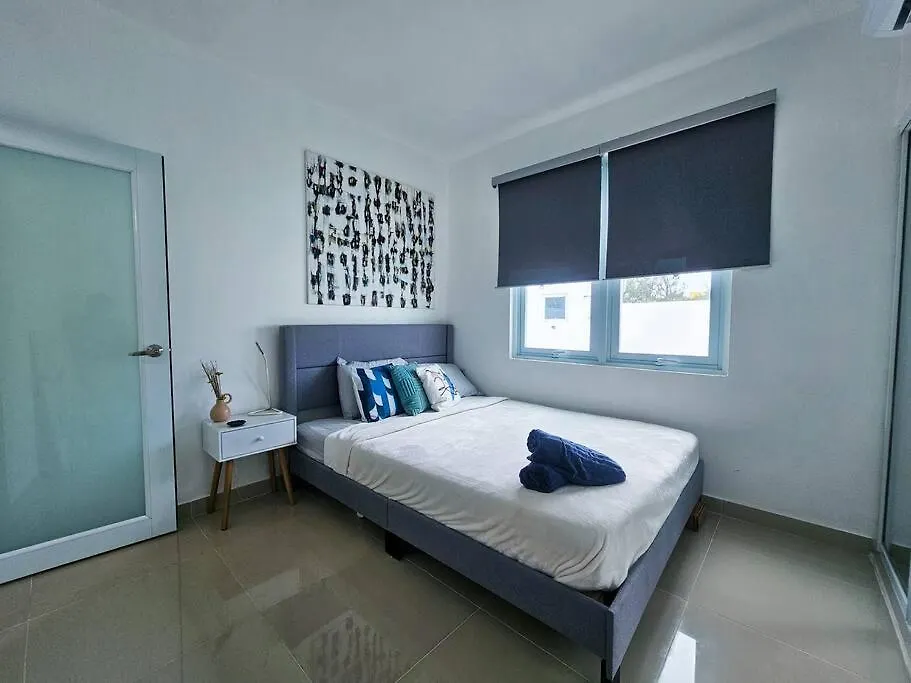 Centrally Located Villa With 3 Pools -Food & Beach Walking Distance 阿雷西博 0*,  波多黎各